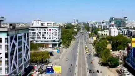इंदौर में नगर निगम की अनूठी पहल: घरों पर क्यूआर कोड के साथ डिजिटल पता सिस्टम शुरू