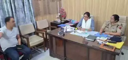 मुरादाबाद: आगामी त्यौहार की दृष्टिगत मुरादाबाद पुलिस ने फ्लैग मार्च करते हुए किया जनसंवाद