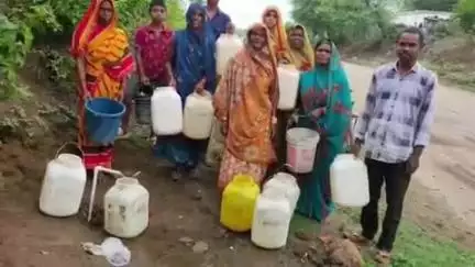 बांधवगढ़: भंगहा वार्ड-1 के लोगों को नहीं मिला नल जल योजना का लाभ, जान जोखिम में डालकर हाईवे पार कर पानी लाने को मजबूर #jansamasya