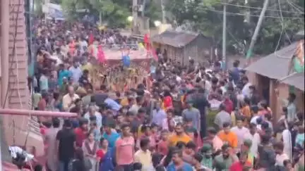 দুবরাজপুর: দুবরাজপুরে রথযাত্রায় ভক্তদের উপচে পড়া ভিড়, শহরজুড়ে উৎসবের উন্মাদনা