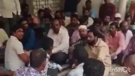 ఖైరతాబాద్: జిహెచ్ఎంసి కార్యాలయం వద్ద వేతనాలు చెల్లించాలంటూ డ్రైవర్ల ఆందోళన