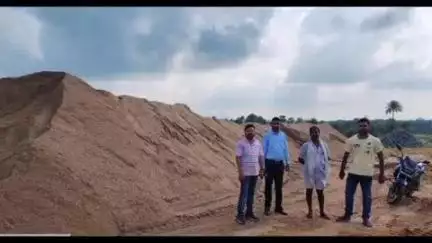सरैयाहाट: सरैयाहाट/बिपानिया गांव के पास अवैध बालू और स्टोन चिप्स का भंडारण पकड़ाया, थाने में मामला दर्ज