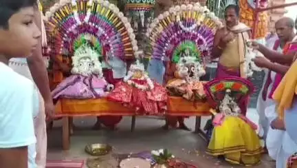 ସୋନପୁର: ଟିକ୍ରାପଡ଼ାରେ ପବିତ୍ର ଘୋଷ ଯାତ୍ରା ଅନୁଷ୍ଠିତ, ଯୋଗ ଦେଲେ ଶହ ଶହ ଭକ୍ତ ଓ ଶ୍ରଦ୍ଧାଳୁ