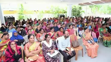 కడప: పురపాలక శాఖ సరఫరా చేసిన ట్యాబ్ లను మెప్మాలో పనిచేస్తున్న ఆర్పీ, సిఓలకు అందజేసిన ఎమ్మెల్యే మాధవి రెడ్డి