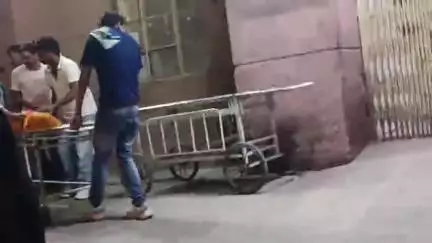 एटा: गांव अंबारी में घर में काम कर रही 22 वर्षीय विवाहित महिला को सर्प ने काटा, गंभीर हालत में परिजन लेकर पहुंचे मेडिकल कॉलेज