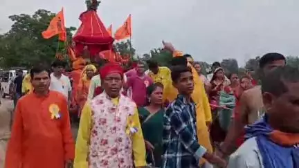 सिमडेगा: जोकबहार से 10 किमी की रथयात्रा, सलडेगा पहुंचा भगवान जगन्नाथ का रथ, उमड़ा जनसैलाब