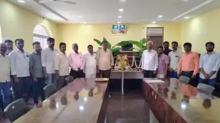ಮೊಳಕಾಲ್ಮುರು: ಜನಹಿತ ಕಾರ್ಯಗಳಿಂದ ಲೋಕ ಪ್ರಸಿದ್ಧರಾಗಿದ್ದ ಕೆಂಪೇಗೌಡರು ಇಂದಿಗೂ ಅಜರಾಮರಾಗಿದ್ದಾರೆ: ಪಟ್ಟಣದಲ್ಲಿ ತಹಸೀಲ್ದಾರ್ ಟಿ.ಜಗದೀಶ್