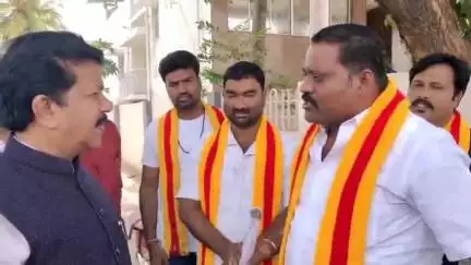 ಚಳ್ಳಕೆರೆ: ಚಿತ್ರದುರ್ಗದಲ್ಲಿ ದುರ್ಗೋತ್ಸವ ಆಚರಣೆಗೆ ನಗರದ ಶಾಸಕ ಟಿ.ರಘುಮೂರ್ತಿಗೆ ಕರುನಾಡ ವಿಜಯ ಸೇನೆ ಮನವಿ#