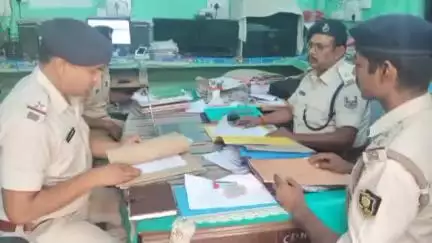 मरौना: निर्मली सर्किल इंस्पेक्टर रणविजय राणा ने नदी थाना का रूटीन चार्ट के आधार पर निरीक्षण किया