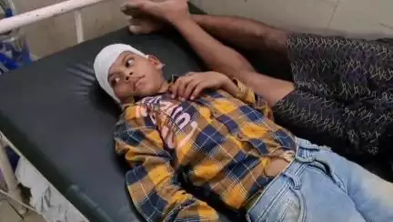 फतेहपुर: बिरुई गांव में गेट लगाने को लेकर बच्चों सहित चार लोगों पर कुल्हाड़ी और डंडों से हमला, चारों घायल जिला अस्पताल में भर्ती