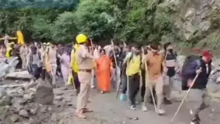 रुद्रप्रयाग: सोनप्रयाग गौरीकुंड के बीच बाधित मार्ग खुल गया, यात्रियों की आवाजाही शुरू