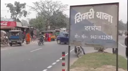 सिंघवारा: सिमरी थाने की पुलिस ने माधोपुर गांव में छापेमारी कर शराब बरामद की, तस्कर फरार