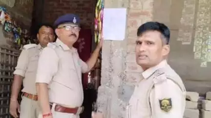 कटेया: कटेया थाना पुलिस ने 4 आरोपियों के घर पर इस्तेहार चिपकाया: थानाध्यक्ष ने दी जानकारी