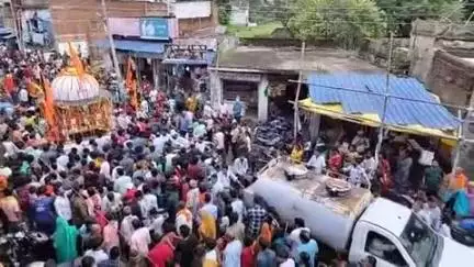 बरकागाँव: बड़कागांव में रथ यात्रा मेले में उमड़ी श्रद्धालुओं की भीड़, भगवान देर शाम मौसी बाड़ी पहुंचे