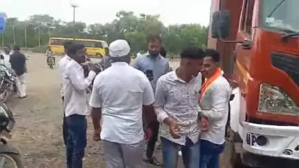 राहुरी: महात्मा फुले कृषी विद्यापीठाच्या पेट्रोल पंपाजवळ झालेल्या भीषण अपघातात, विद्यापीठात शिक्षण घेणा-या तरुणीच मृत्यू