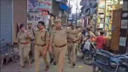 खुर्जा: खुर्जा में कावड़ यात्रा और मोहर्रम को लेकर एसएसपी, सीओ ने भारी पुलिस बल के साथ किया फ्लैग मार्च