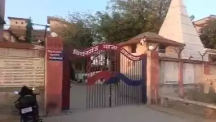 मखदुमपुर: तिलकई गांव में लूट के मामले में पुलिस ने दो आरोपियों को गिरफ्तार किया