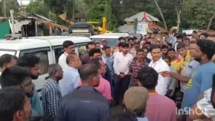 ಹೊನ್ನಾವರ: ಬೆಂಗಳೂರು ಸರ್ಕಲ್ ಬಳಿ ಗೂಡಂಗಡಿ ತೆರವಿಗೆ ಕಾರ್ಯಾಚರಣೆ : ಒಂದು ವಾರ ಕಾಲಾವಕಾಶ ಕೋರಿದ ಅಂಗಡಿಕಾರರು