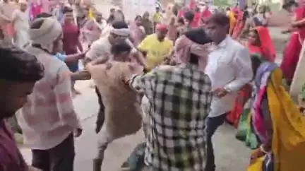 गाज़ीपुर: बद्दुपुर में संदिग्ध हालात में विवाहिता की मौत, बेटे ने पिता पर हत्या का आरोप लगाया: परिजन