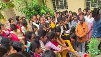 जगदलपुर: नर्सिंग कॉलेज में बने धार्मिक स्थल हटाने के मामले में कार्रवाई, प्राचार्य को हटाया गया, वार्डन को हटाने की भी मांग