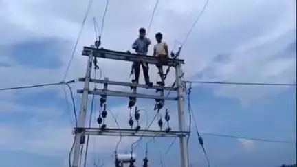 बिंद: बकरा गांव में 2 साल बाद कृषि ट्रांसफार्मर में बिजली बहाल, किसानों में खुशी