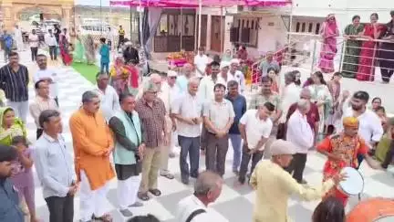દસાડા: પાટડી શક્તિ માતાજી મંદિરે 81 ફૂટ ધ્વજદંડ પર 52 ગજની ધજા ચઢાવાઈ