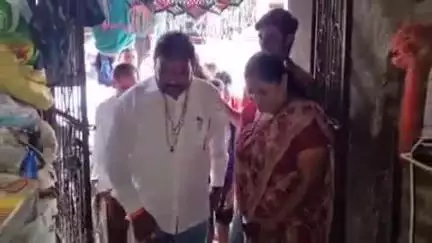 बुलढाणा: शेलापुर खुर्द येथे घरफोडी प्रकरणी आमदार संजय गायकवाड यांनी भेट देऊन केली पाहणी