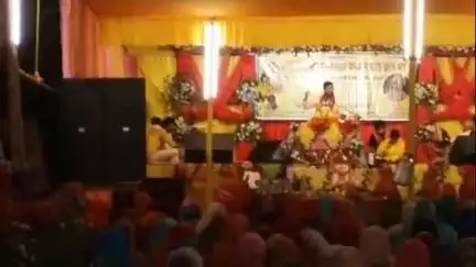 बलिया: सदानंदपुर बड़ी ठाकुरबारी में श्रीमद् भागवत कथा सप्ताह ज्ञान यज्ञ में उमड़ी श्रद्धालुओं की भीड़