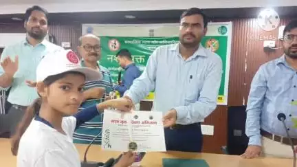 नवादा: डीआरडीए सभागार में नशा मुक्त भारत अभियान के तहत कार्यक्रम आयोजित, कई प्रतिभागियों को किया गया सम्मानित