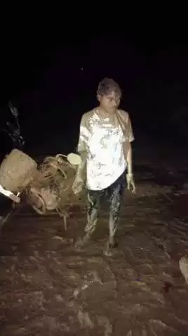 कवर्धा: ग्राम पोड़ी में तेज रफ्तार बाइक सवार दो युवक कीचड़ से भरी सड़क में फिसलकर गिरे, दोनों घायल, बोडला अस्पताल में भर्ती