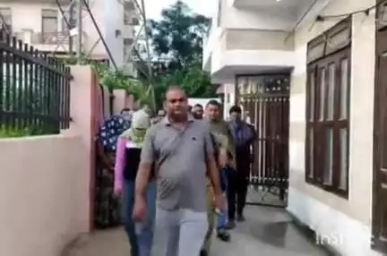 हरिद्वार: भूपतवाला स्थित गेस्ट हाउस से AHTU और नगर कोतवाली पुलिस ने पकड़ा सेक्स रैकेट, 3 महिलाएं और 2 पुरुष गिरफ्तार, संचालक फरार