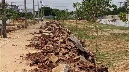 खुर्जा: गांव बगराई और गांव वाजिदपुर में अवैध प्लाटिंग को प्राधिकरण ने किया ध्वस्त
