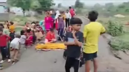 छत्तीसगढ़-मध्य प्रदेश सीमा से लगे जयंत में नाले में डूबने से 7 वर्षीय बच्चे की मौत, परिवार वालों का रो-रो कर बुरा हाल