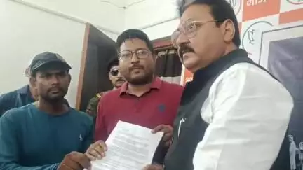 शेखपुरा: खांड पर पहाड़ सड़क निर्माण में अनियमितता पर रामाधुनी समिति ने पर्यटन मंत्री को सौंपा ज्ञापन