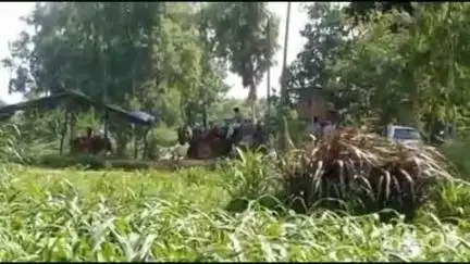 बिजनौर: मंडावर के गांव किशनबास निवासी व्यक्ति ने चकबंदी अधिकारी पर खेत में बनी गौशाला तोड़ने का आरोप लगाया