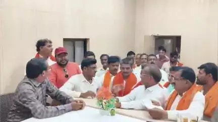 मुर्तीजापूर: तालुक्यातील शेतकऱ्यांचे संपूर्ण कर्ज माफ करा अन्यथा उबाठा शिवसेना उग्र आंदोलन करणार उपविभागीय कार्यालय येथे दिले निवेदन