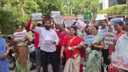 ఖైరతాబాద్: స్ట్రీట్ వెండర్ లను రోడ్డు మీదకు లాగిన కాంగ్రెస్ ప్రభుత్వం: సికింద్రాబాద్ లో కార్పొరేటర్ రాసూరి సునీత