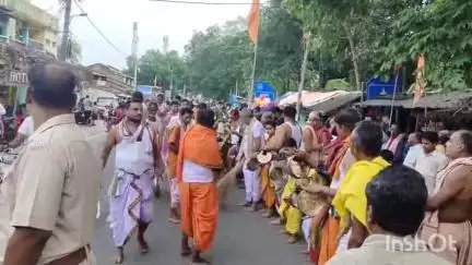 ବୀରମହାରାଜପୁର: ଉଲୁଣ୍ଡା ସଦର ସ୍ଥିତ ଶ୍ରୀ ଜଗନ୍ନାଥଙ୍କ ଘୋଷଜାତ୍ରା  ଅନୁଷ୍ଠିତ , ଯୋଗଦେଲେ ସହ ସହ ଭକ୍ତ