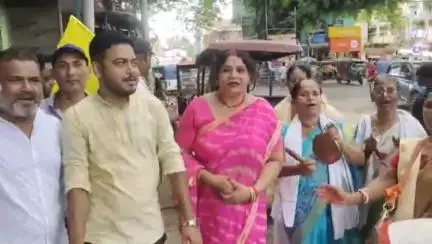কালচিনি: সাঁতালি গ্ৰাম পঞ্চায়েত এলাকায় কীর্তন করে করে জগন্নাথ দেবের প্রসাদ বিতড়ণ করা হল