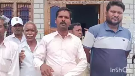 ఇల్లంతకుంట: రైతు భరోసా డబ్బులు ఇప్పించండి, 9వ ప్యాకేజీ పైప్ లైన్ బాధిత రైతుల ఆందోళన...
