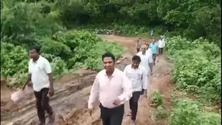 పాఠశాలకు వెళ్లాలంటే 10 కిలోమీటర్లు నడవాల్సిందే అనే పబ్లిక్ వార్తకు స్పందించిన  అనకాపల్లి జిల్లా విద్యాశాఖ అధికారులు