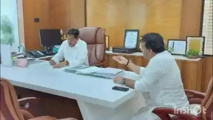 उमरेड: उमरेड विधानसभा क्षेत्राच्या सर्वागीण विकासाकरीता माजी आ राजू पारवे यांनी नागपूर येथे घेतली सहप्रबंधक निर्देशक यांची भेट