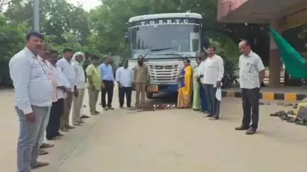 నారాయణ్​ఖేడ్: నారాయణఖేడ్ నుండి కాలేశ్వరం కు స్పెషల్ టూర్ బస్సులను ప్రారంభించిన ఆర్టీసీ డిప్యూటీ రీజినల్ మేనేజర్ కృష్ణమూర్తి