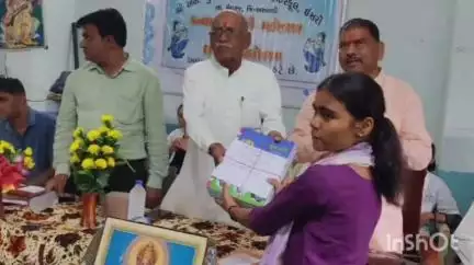 મેઘરજ: ઇસરી ખાતે આવેલ શ્રી એન યું બિહોલા હાઇસ્કુલ ખાતે MLA ની હાજરી માં કન્યા કેળવણી અને શાળા પ્રવેશોત્સવ કાર્યક્રમ યોજાયો