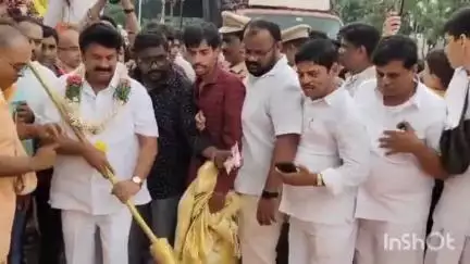 ఖైరతాబాద్: సంగీత్ సర్కిల్లో ఇస్కాన్ ఆలయం వద్ద జగన్నాథ రథయాత్రను ప్రారంభించిన ఎమ్మెల్యే తలసాని శ్రీనివాస్ యాదవ్