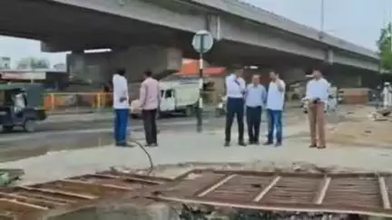 बाड़मेर: जिला कलेक्टर के निर्देशानुसार अधिकारियों की देखरेख में विशेष अभियान के तहत बाड़मेर शहर में नालों की सफाई