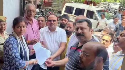 शाहजहांपुर: ऑनलाइन व्यापार पर अंकुश लगाने की मांग, व्यापारियों ने राष्ट्रपति को संबोधित ज्ञापन सौंपा