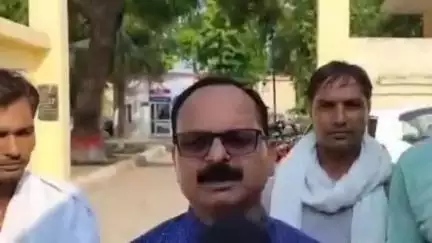 शामली: झिंझाना के मोहल्ला तलाही में बकाया पर कनेक्शन काटने पहुंची विद्युत टीम के साथ हुई मारपीट, जेई ने पुलिस से की शिकायत