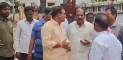 మేడ్చల్: ఎల్బీనగర్ లో సిసి రోడ్డు పనులను పరిశీలించిన మల్కాజ్గిరి కార్పొరేటర్ శ్రవణ్