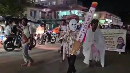 गोड्डा: गोड्डा की सड़कों पर निकली अनोखी 'हेलोवीन पैरेट', बच्चों ने दिया नशा मुक्ति का संदेश